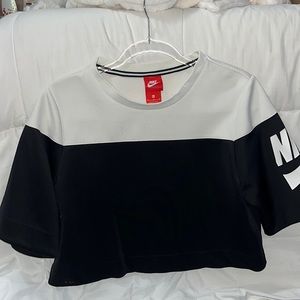 Nike Cropped Athletic Top
